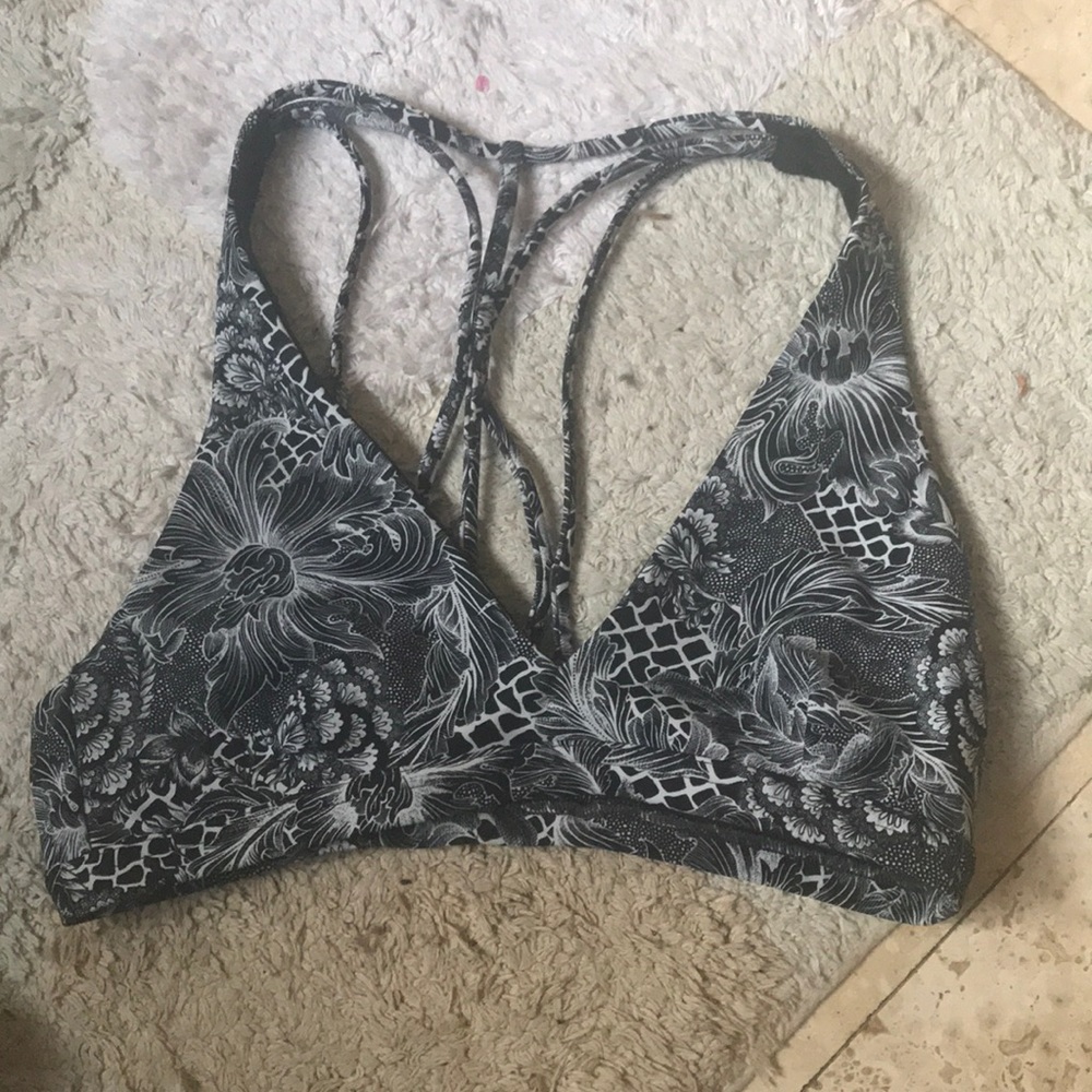 Lululemon sports bra size 6